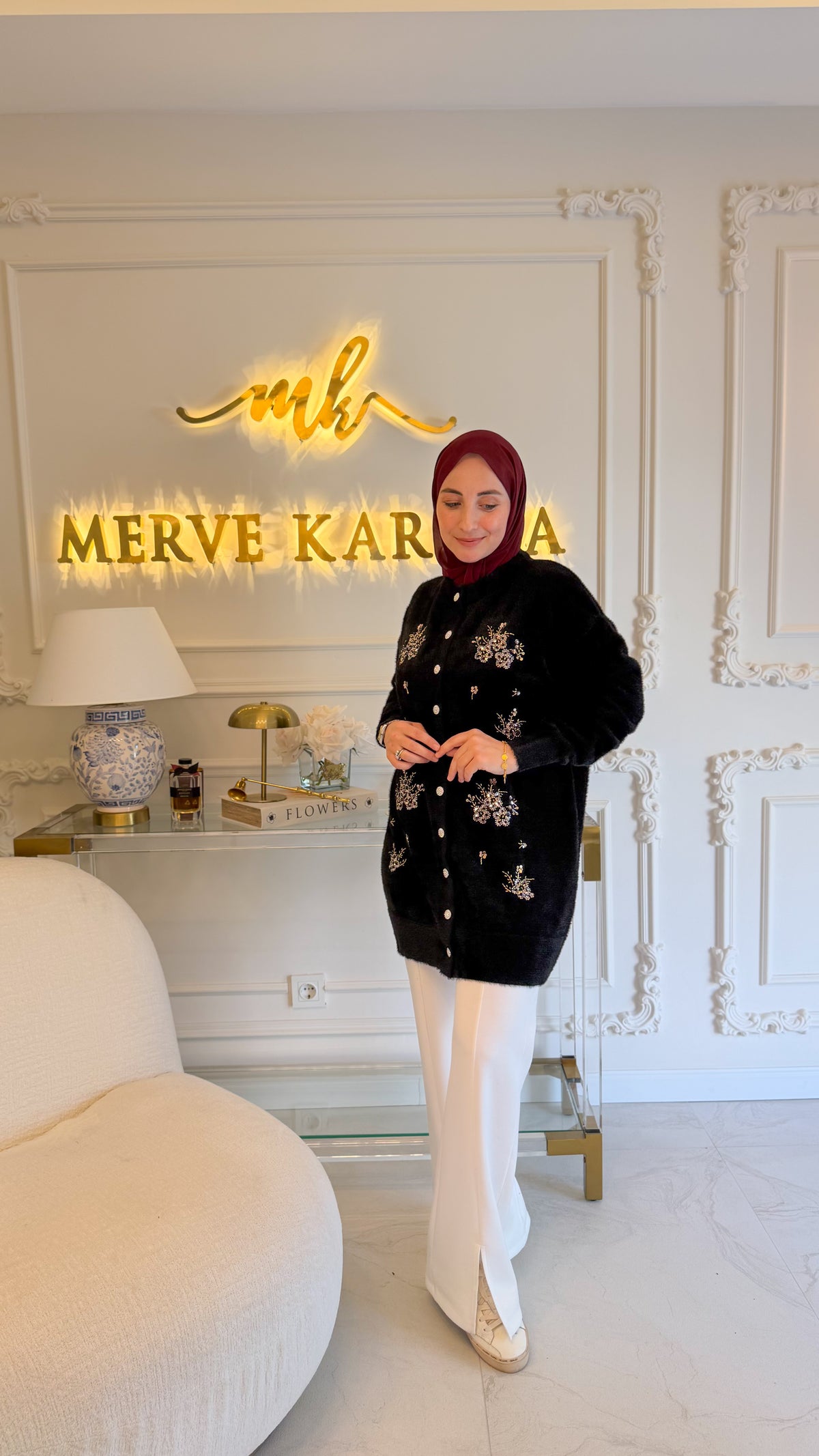 Siyah  Angora Pullu Nakışlı Hırka -140752