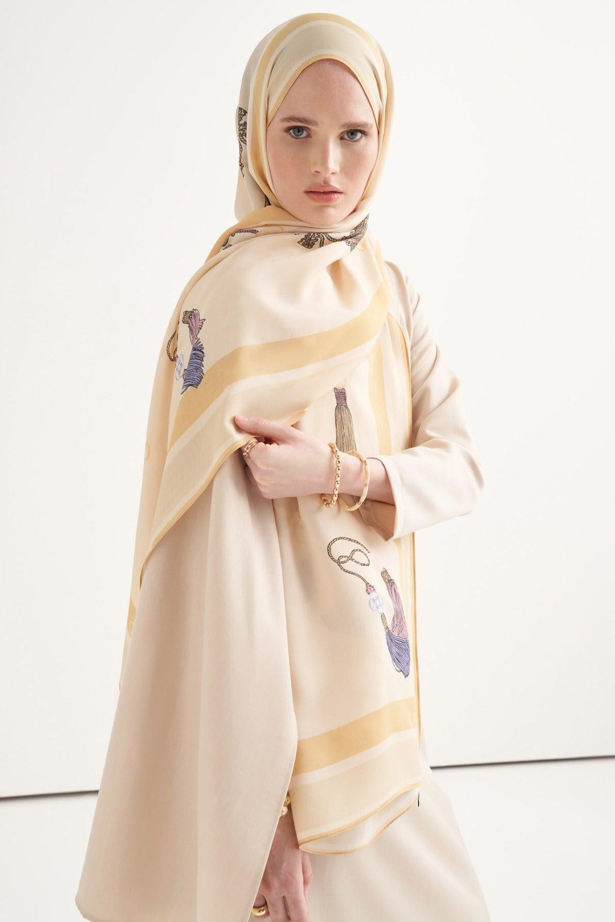 Gold Tassel Floş Şal