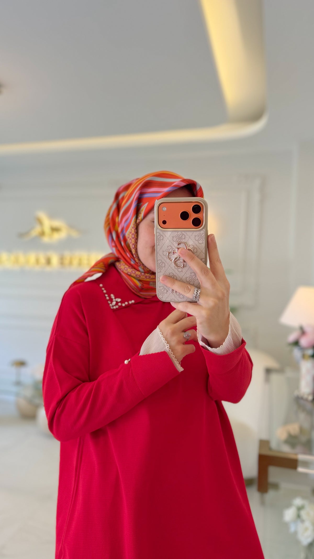 Kırmızı İnci Yaka Triko
