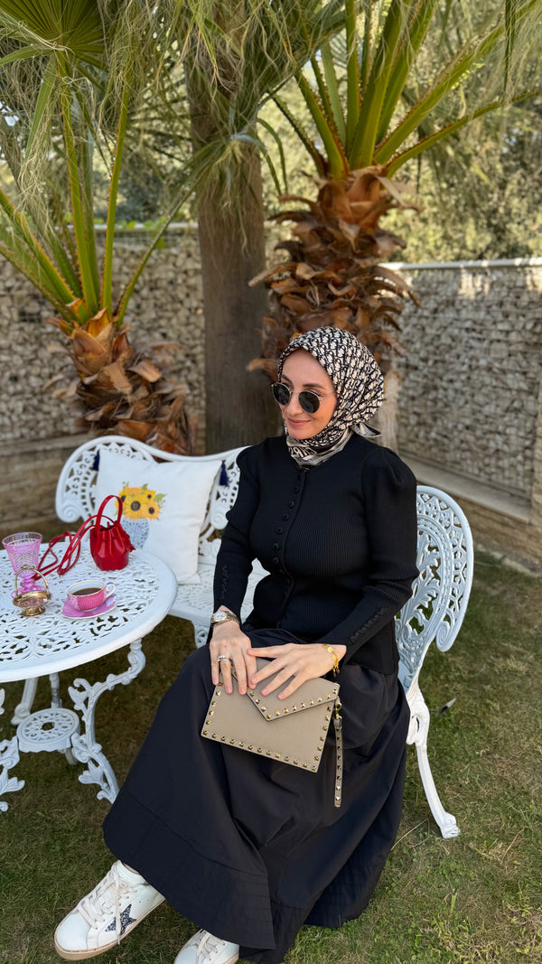 Siyah Düğme Detaylı Kollar Bağlamalı Kısa Hırka-140687