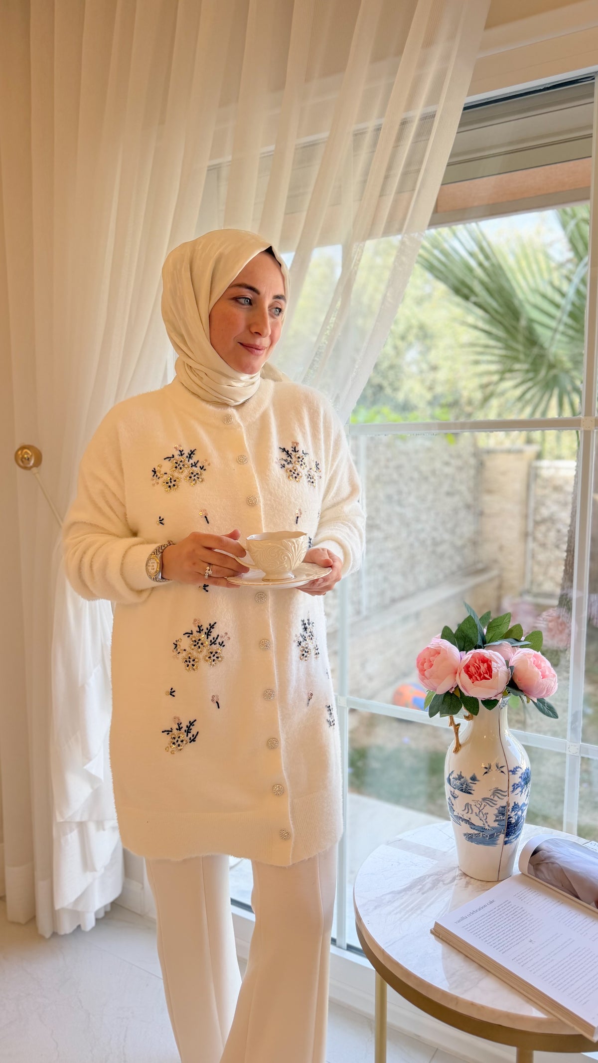 Beyaz Angora Pullu Nakışlı Hırka -140752