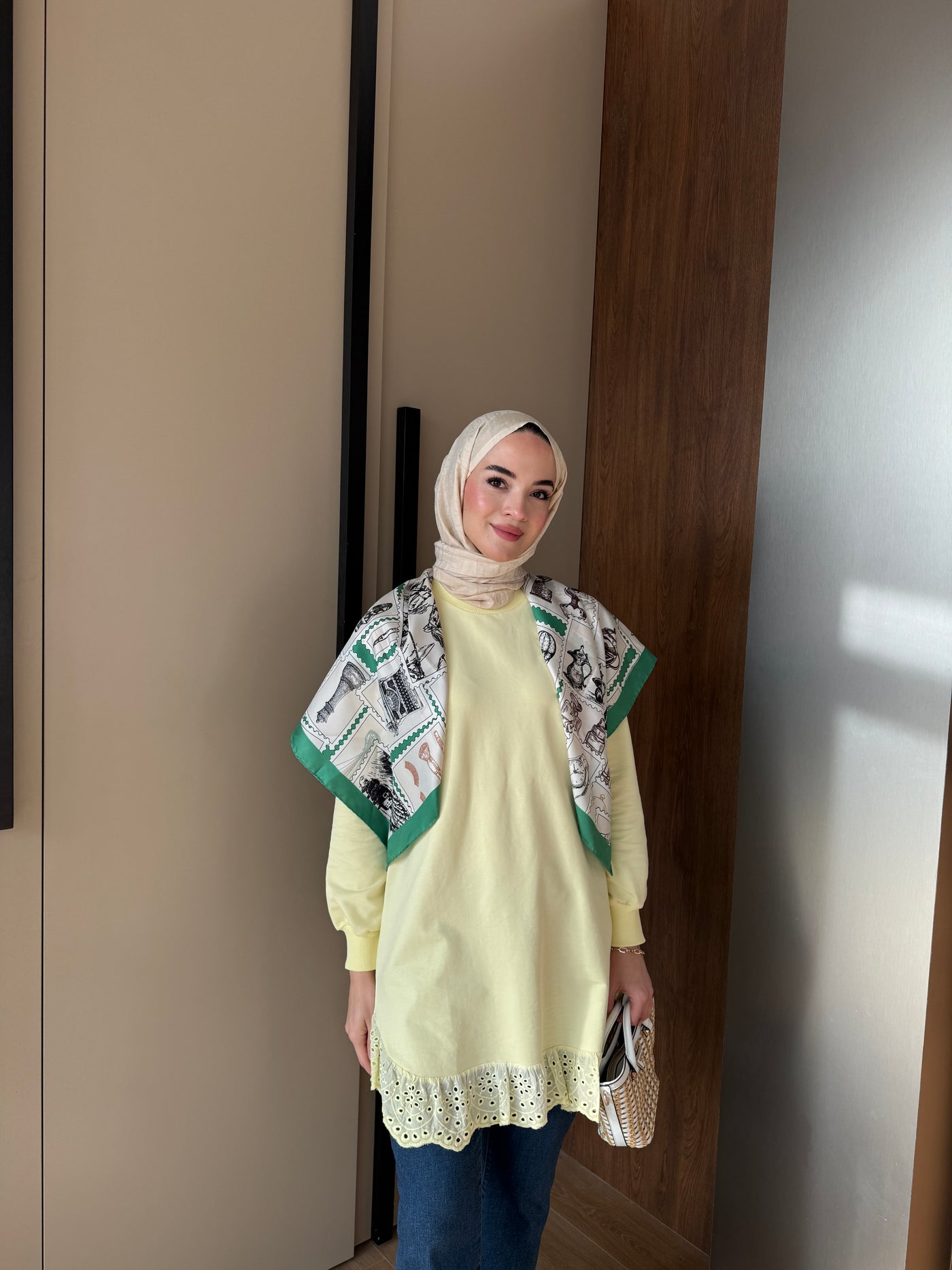 Sarı MK Etek Uçu Dantelli Sweat
