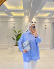 mavi yakası ve etek ucu nakışlı gömlek 2