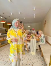 sarı lilyum desenli gömlek