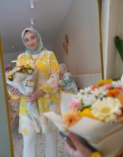 sarı lilyum desenli gömlek 2