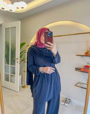 siyah fular detaylı sandy takım