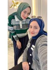 yeşil arma detaylı etek üstü çizgili triko